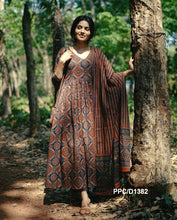 Load image into Gallery viewer, Brown Handblock Cotton Kurta Pant Set With Dupatta
