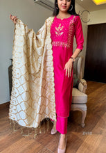 Load image into Gallery viewer, Pink Cotton Silk Kurta Pant Set With Heavy Chanderi Dupatta
