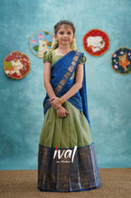 Load image into Gallery viewer, Preorder: Suttis - Sea Green And Blue Halfsaree
