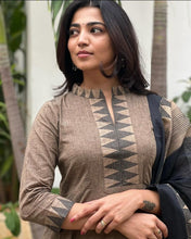 Load image into Gallery viewer, Prebook: Mangalgiri Cotton Anarkali Pant Set With Dupatta
