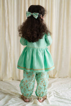 Load image into Gallery viewer, Girls Angrakha Set And Bow Hairclip Gold Print- Green
